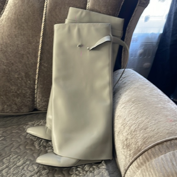 Givenchy women’s short lock leather pants boot size 41 - Picture 10 of 11